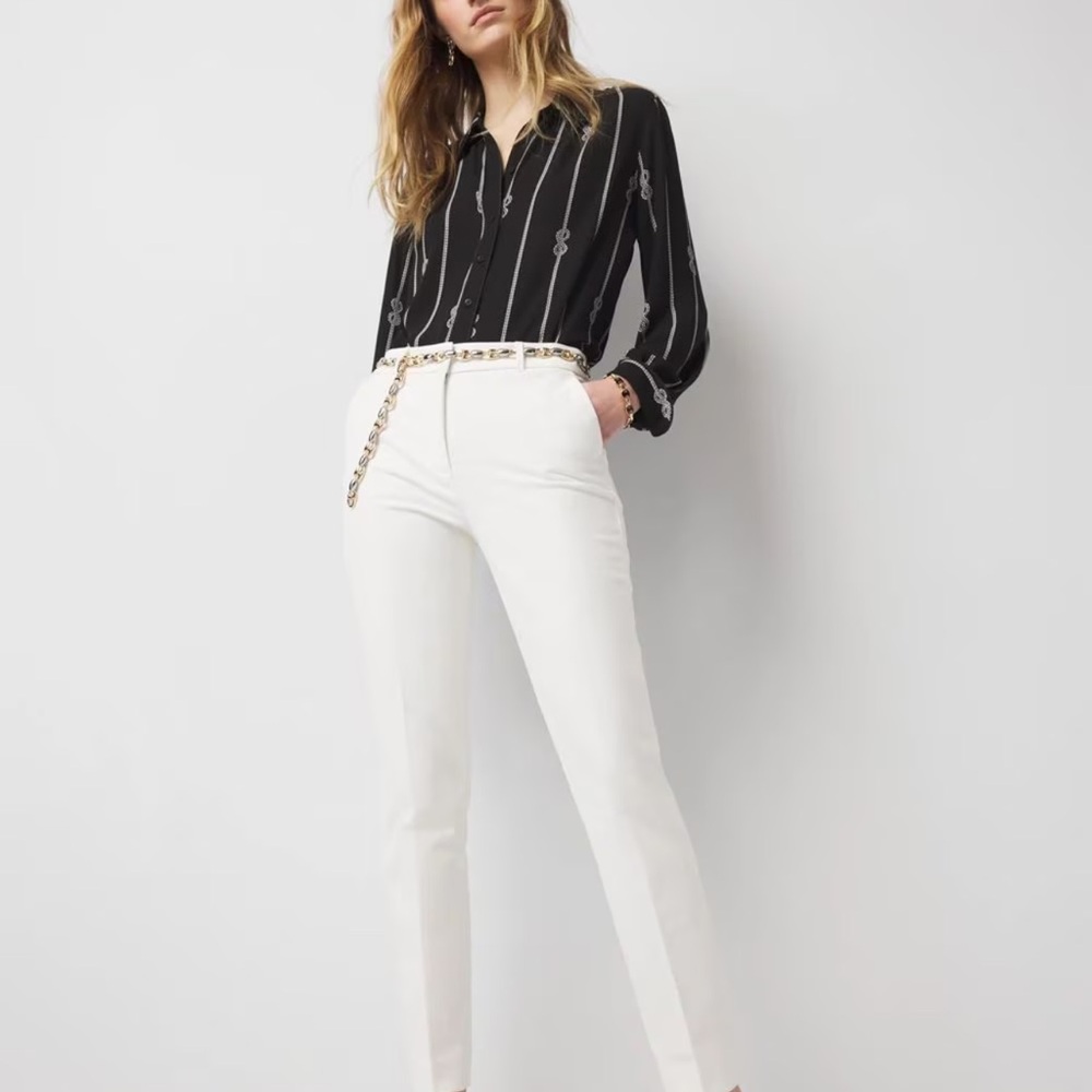 Elegant White Blazer with Black Trim - Picture 2 of 7
